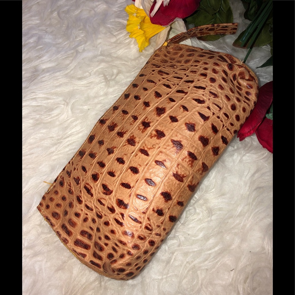 🌺b. May clutch 🌺
